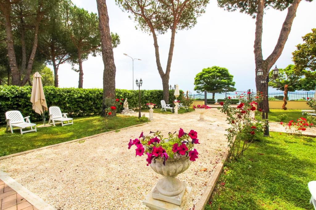 Le Naiadi Park Hotel Sul Lago Bolsena Exterior foto